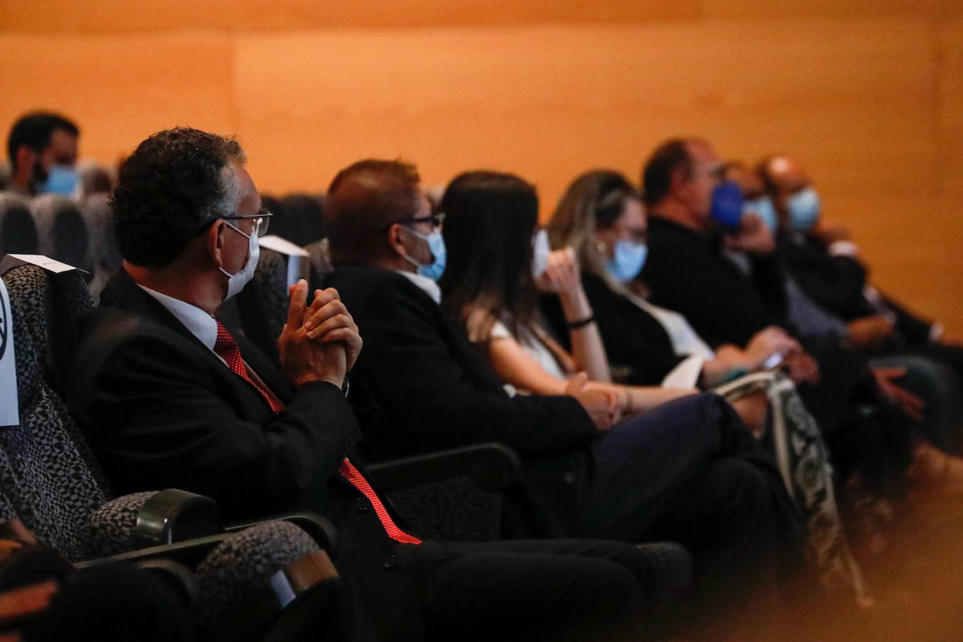 Un centenar de personas asistieron a la presentación.