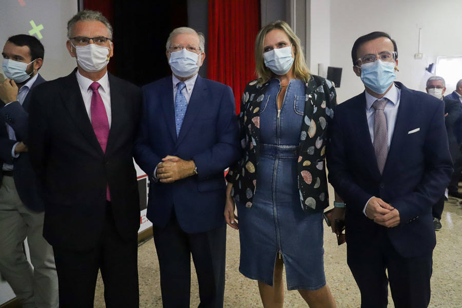 Alrededor de 230 personas han participado en este primer acto.