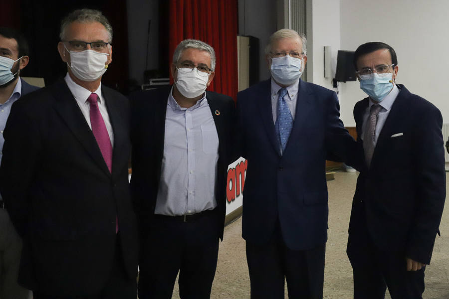 Alrededor de 230 personas han participado en este primer acto.