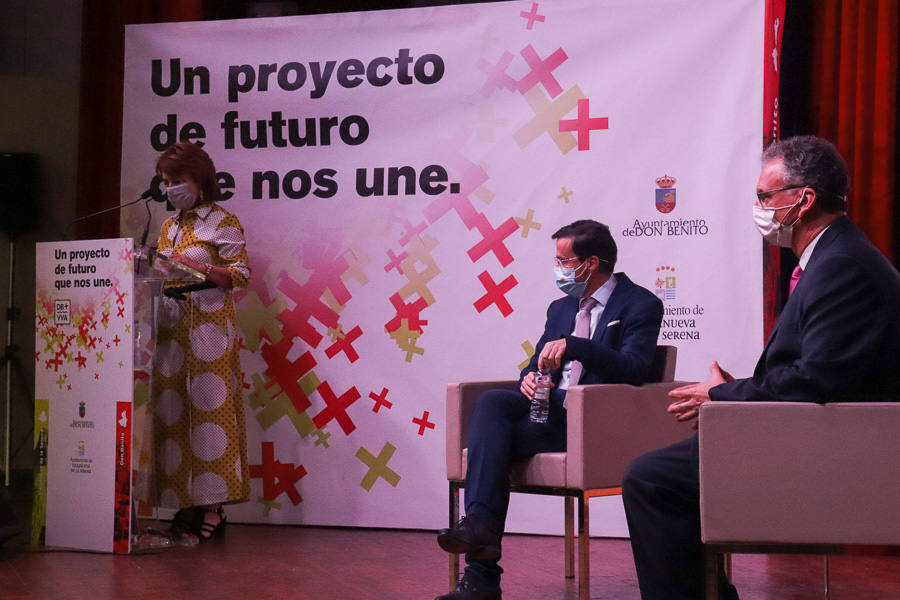 Alrededor de 230 personas han participado en este primer acto.