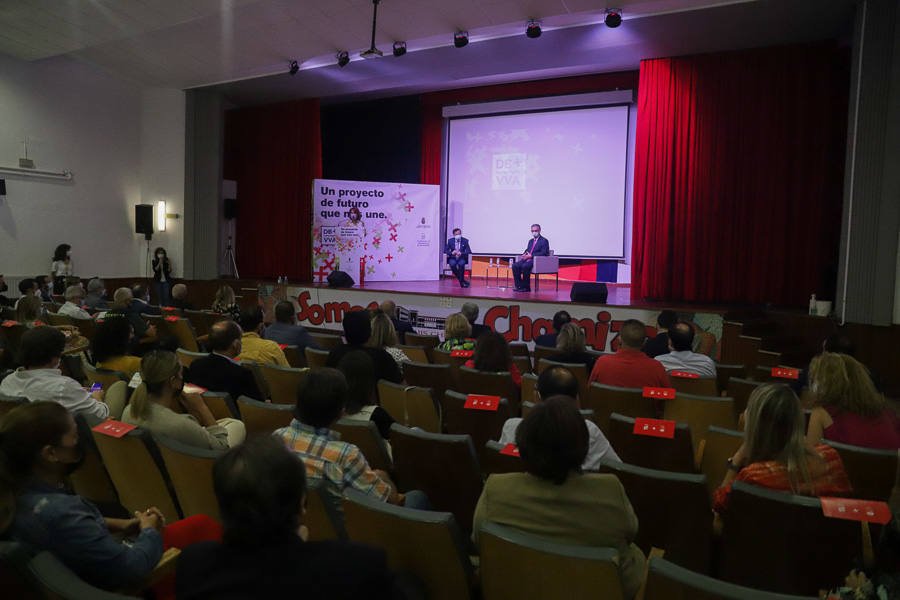 Alrededor de 230 personas han participado en este primer acto.