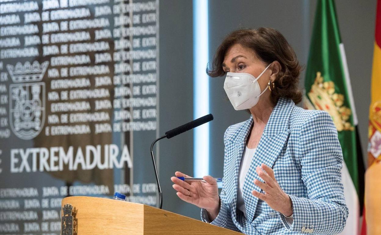 Carmen Calvo, en abril, en el Consejo de Gobierno de Extremadura 