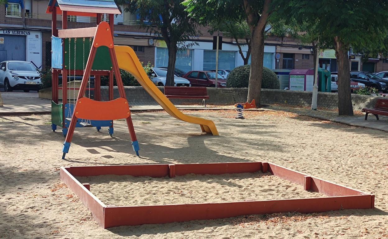 Parque infantil en la plaza de las Albercas. 