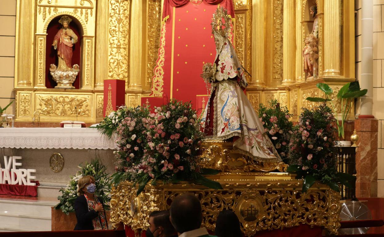 La Virgen de las Cruces llegó este pasado domingo a la iglesia de Santiago. 