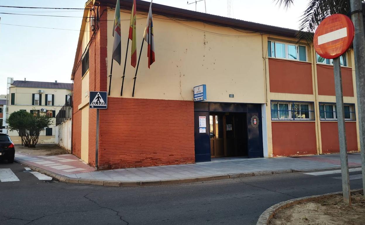 Estado actual del edificio de la Policía Local en la avenida del Pilar. 