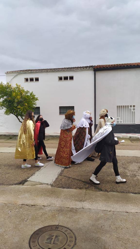 En El Torviscal, los Reyes Magos repartieron un regalo para cada uno de los niños del pueblo en edad escolar