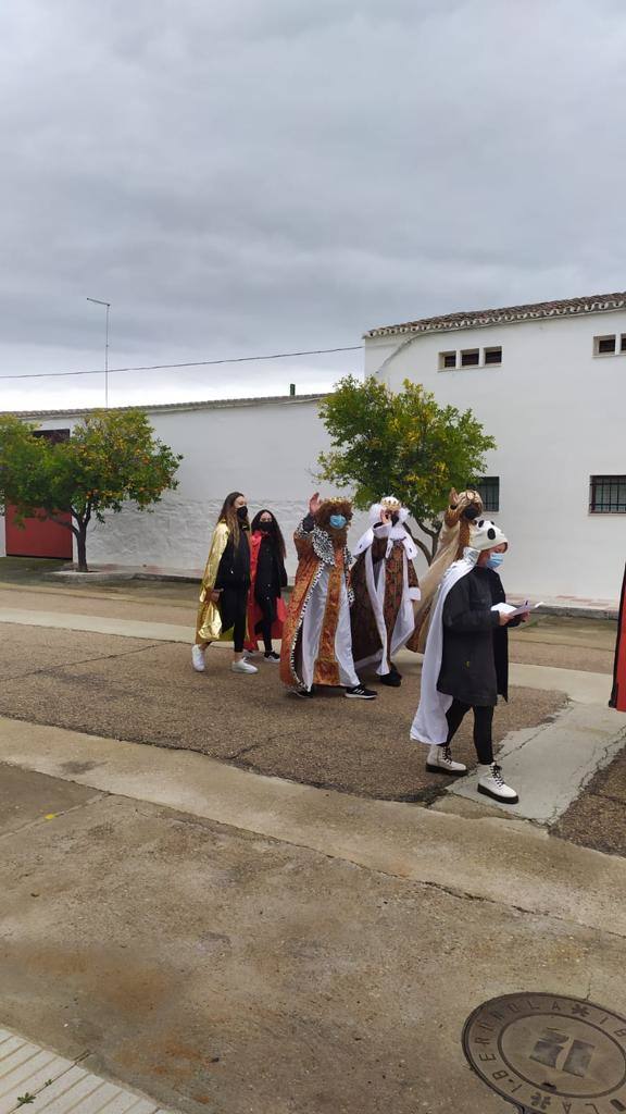 En El Torviscal, los Reyes Magos repartieron un regalo para cada uno de los niños del pueblo en edad escolar