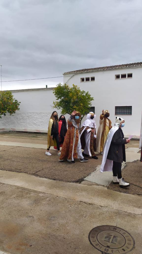 En El Torviscal, los Reyes Magos repartieron un regalo para cada uno de los niños del pueblo en edad escolar