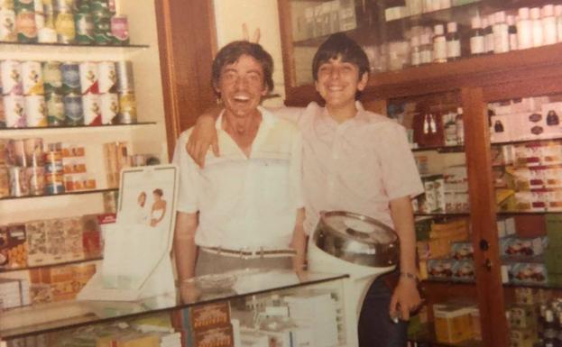 Imagen principal - Paco Álvarez junto a un jovencísimo Antonio Godoy. 