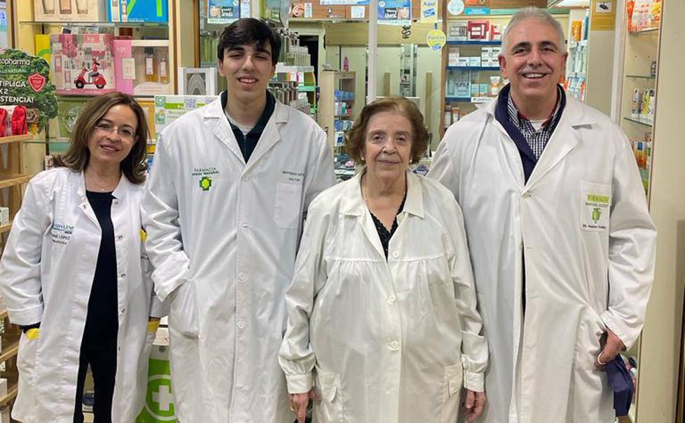 Las tres generaciones y el medio siglo de la farmacia Godoy Mayoral