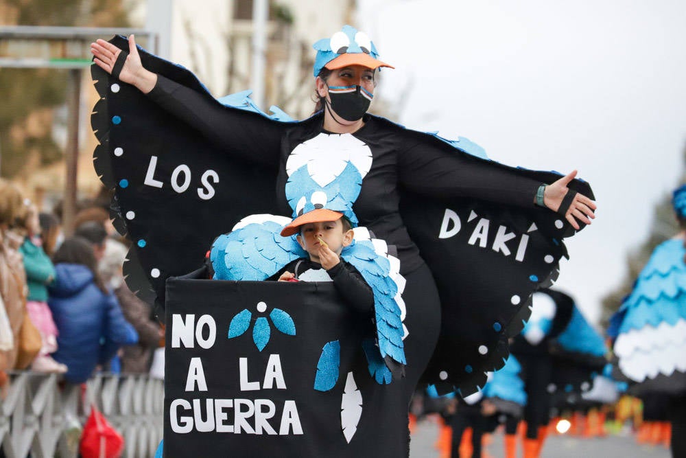 El mensaje de 'No a la guerra' estuvo presente en muchas de las comparsas. 