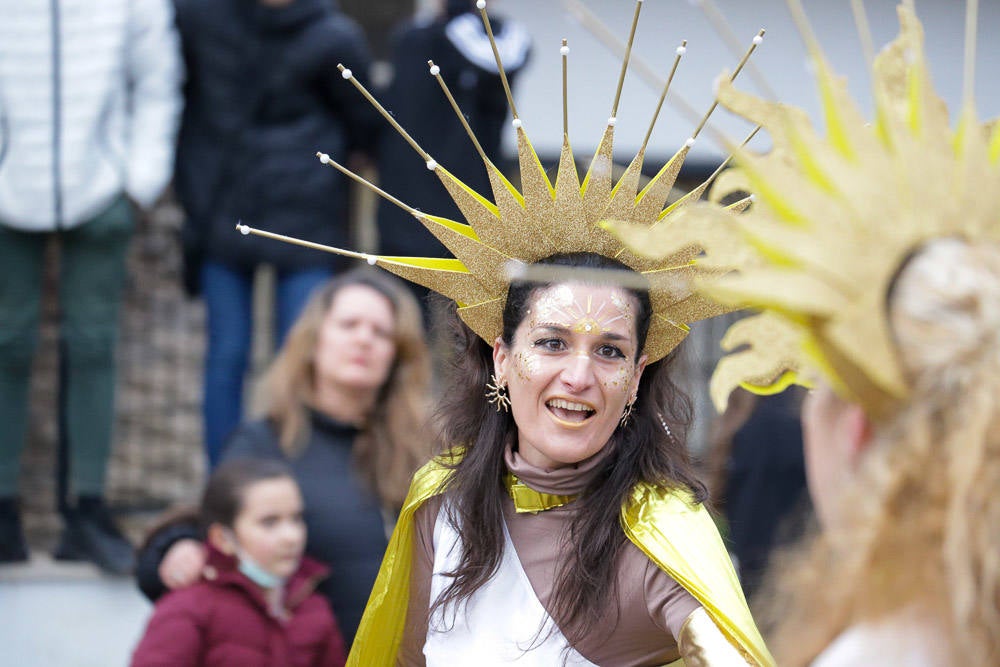 El mensaje de 'No a la guerra' estuvo presente en muchas de las comparsas. 