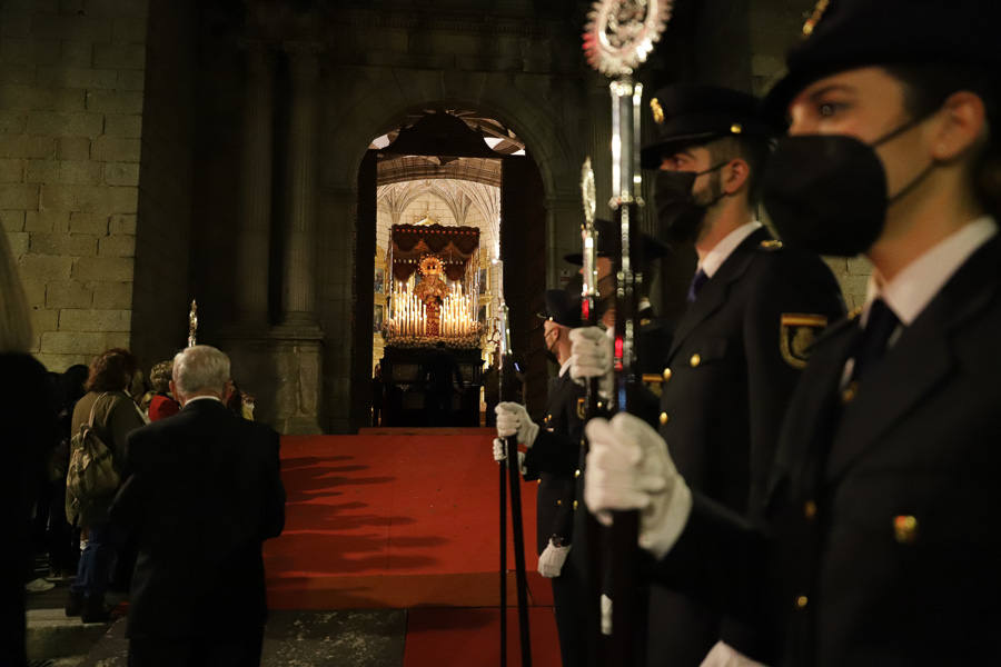 Emotiva procesión en la noche del Jueves Santo.