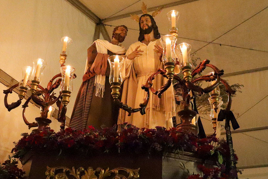 La lluvia no impidió el estreno del Cristo del Perdón en el Lunes Santo.