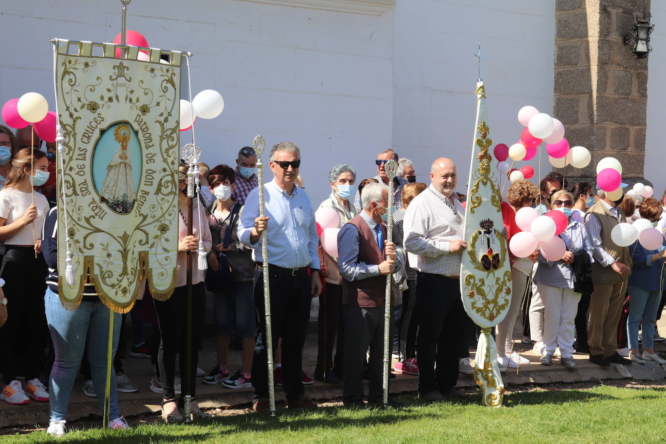 Procesión alrededor de la ermita de las Cruces.