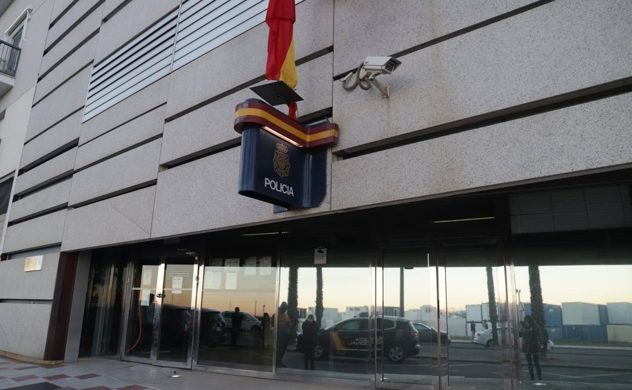 La Policía Nacional detiene a una mujer tras provocar daños en un bar próximo a la plaza de España