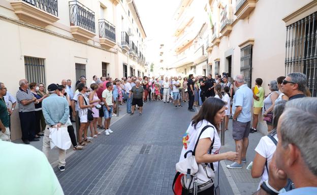 Siempre Don Benito protesta a las puertas del pleno contra el proceso de fusión