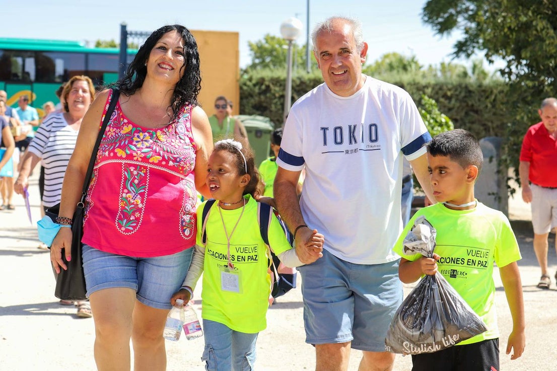 Niños y mayores se han emocionado con la llegada a Don Benito.