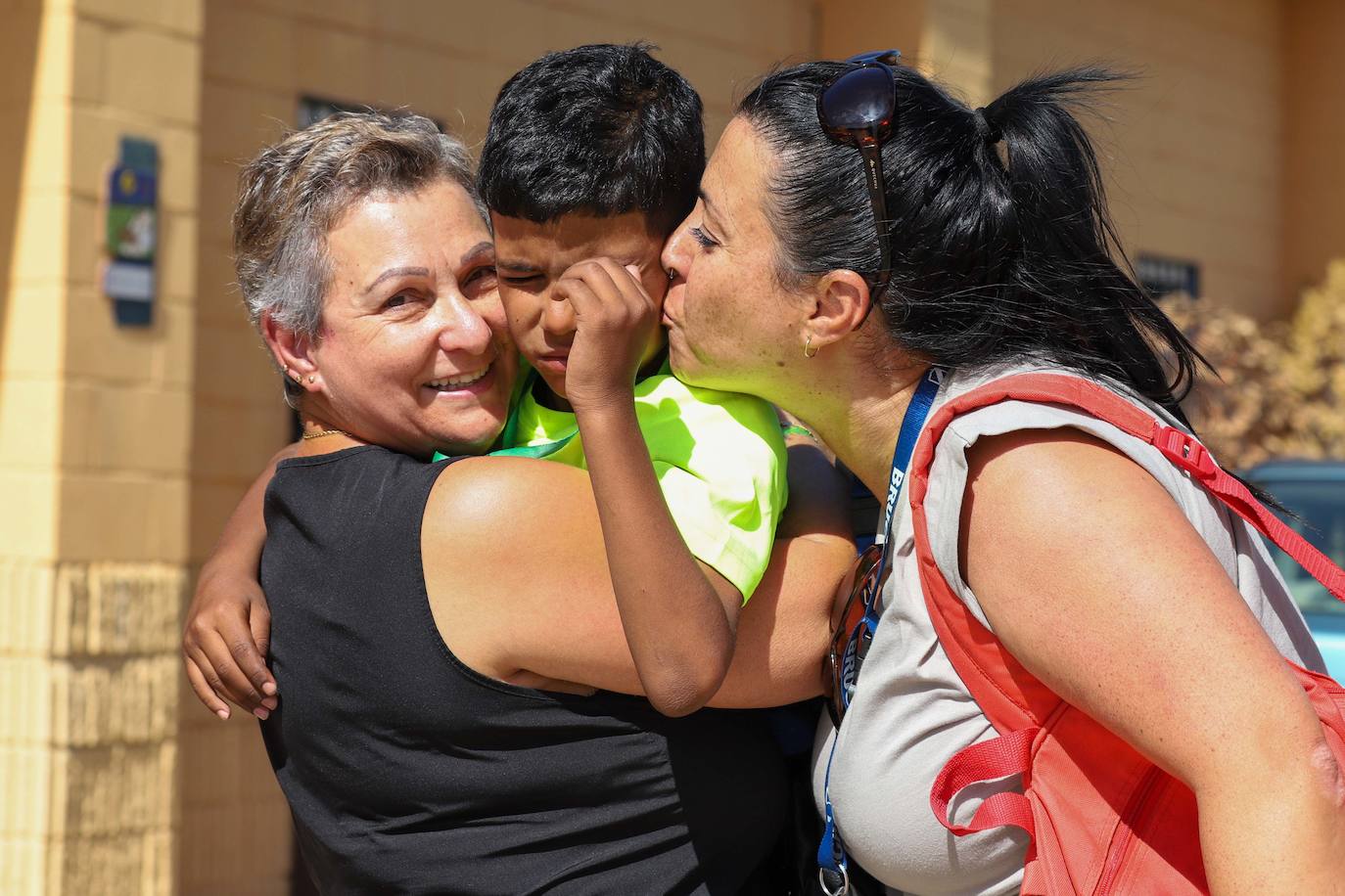 Niños y mayores se han emocionado con la llegada a Don Benito.