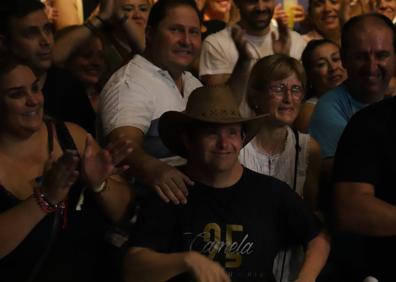 Imagen secundaria 1 - Una petición de matrimonio, público emocionado y Sergio Lucas como telonero. 