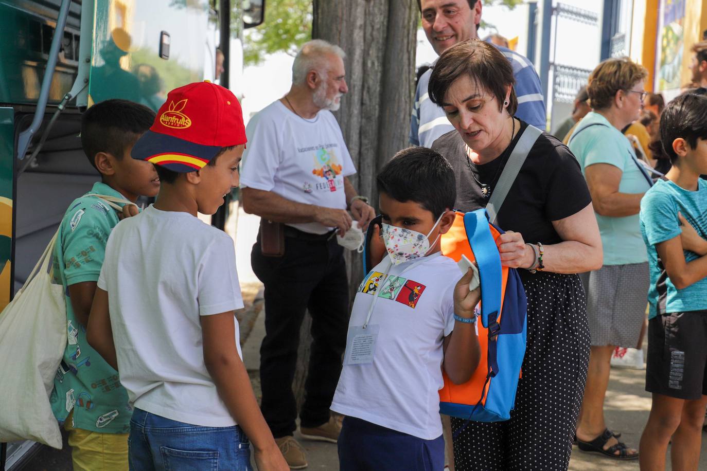 Despedida de los pequeños y sus familias en Don Benito.