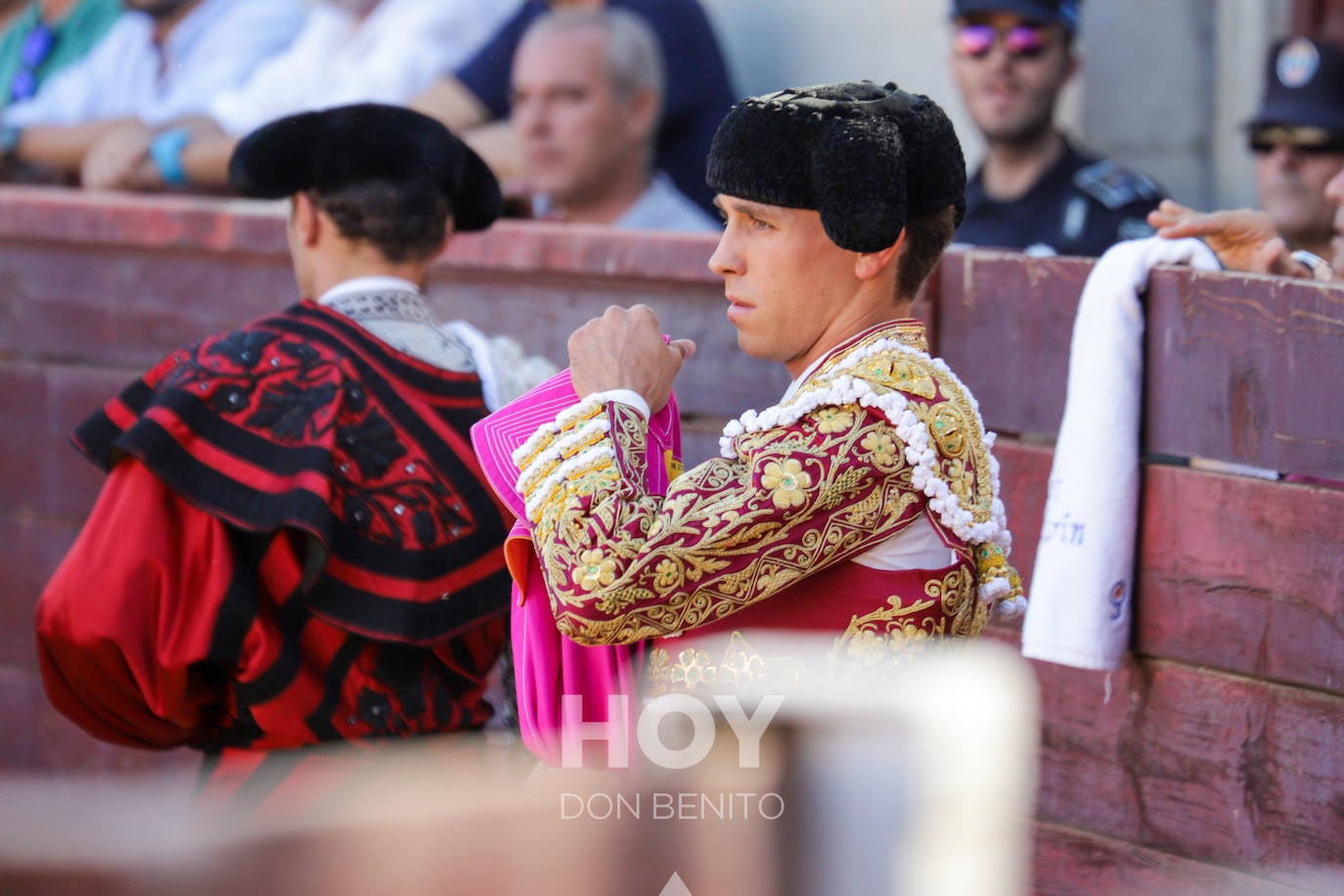 Corrida de toros mixta en la plaza de toros de Don Benito con motivo del día de Extremadura. 