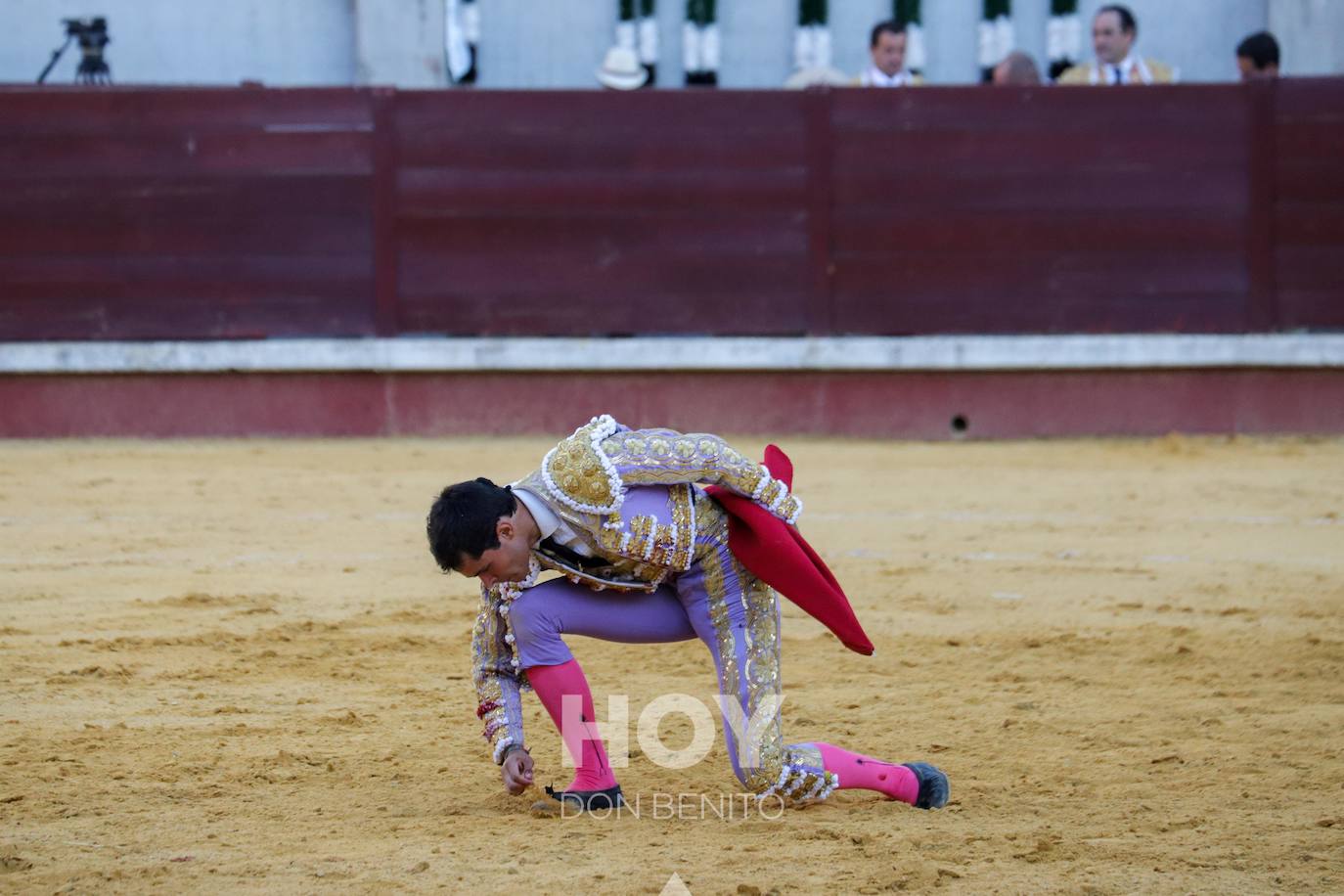 Corrida de toros mixta en la plaza de toros de Don Benito con motivo del día de Extremadura. 