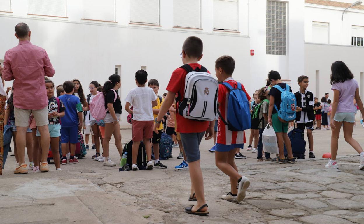 Alumnos del colegio Francisco Valdés esta mañana. 
