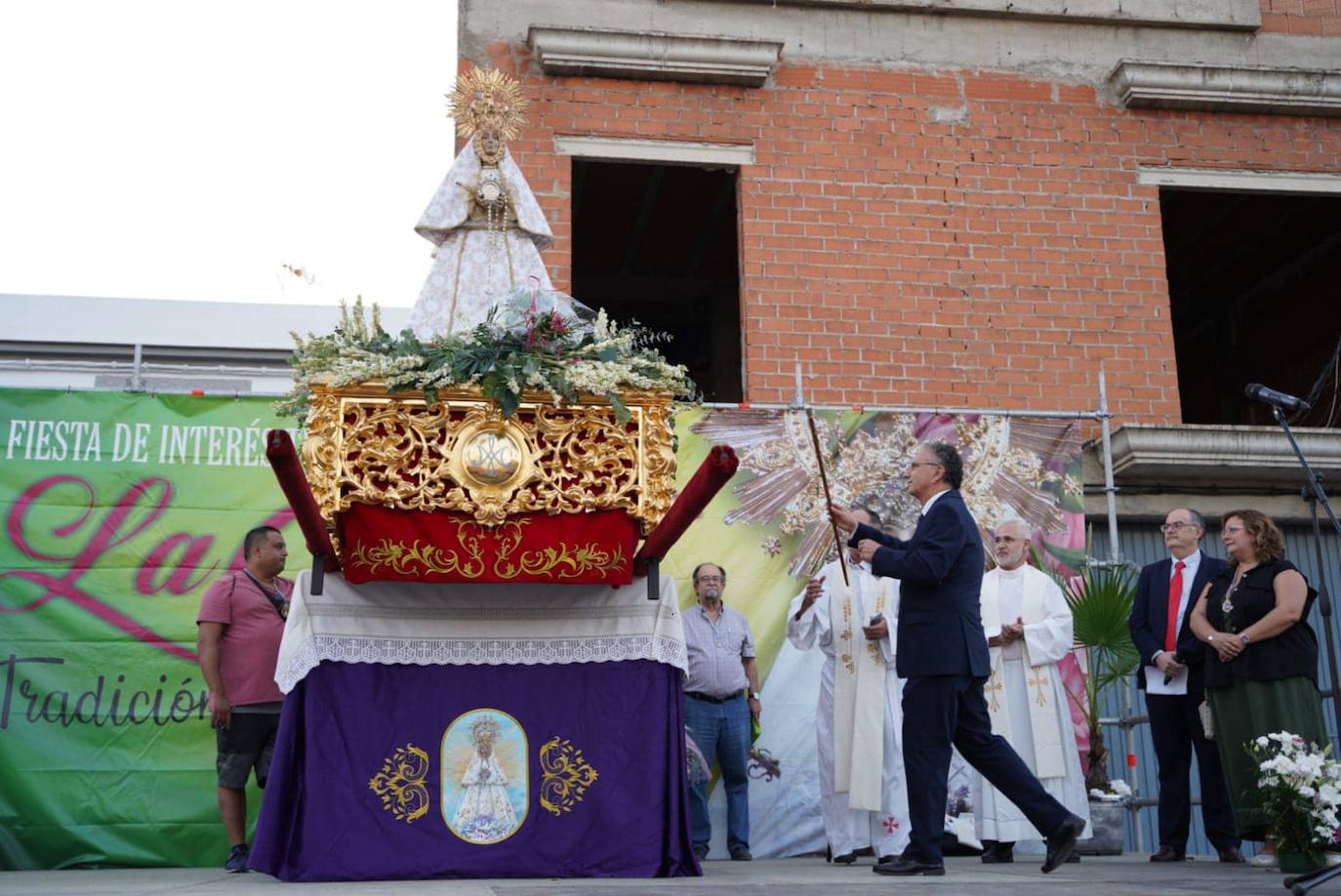 Recibimiento a la Virgen de las Cruces en Don Benito. 