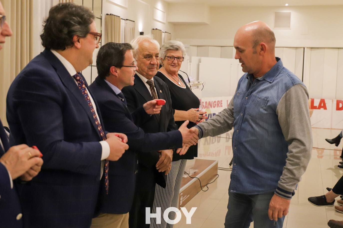 Los protagonistas fueron los donantes de sangre que recibieron distinciones por sus numerosas aportaciones.
