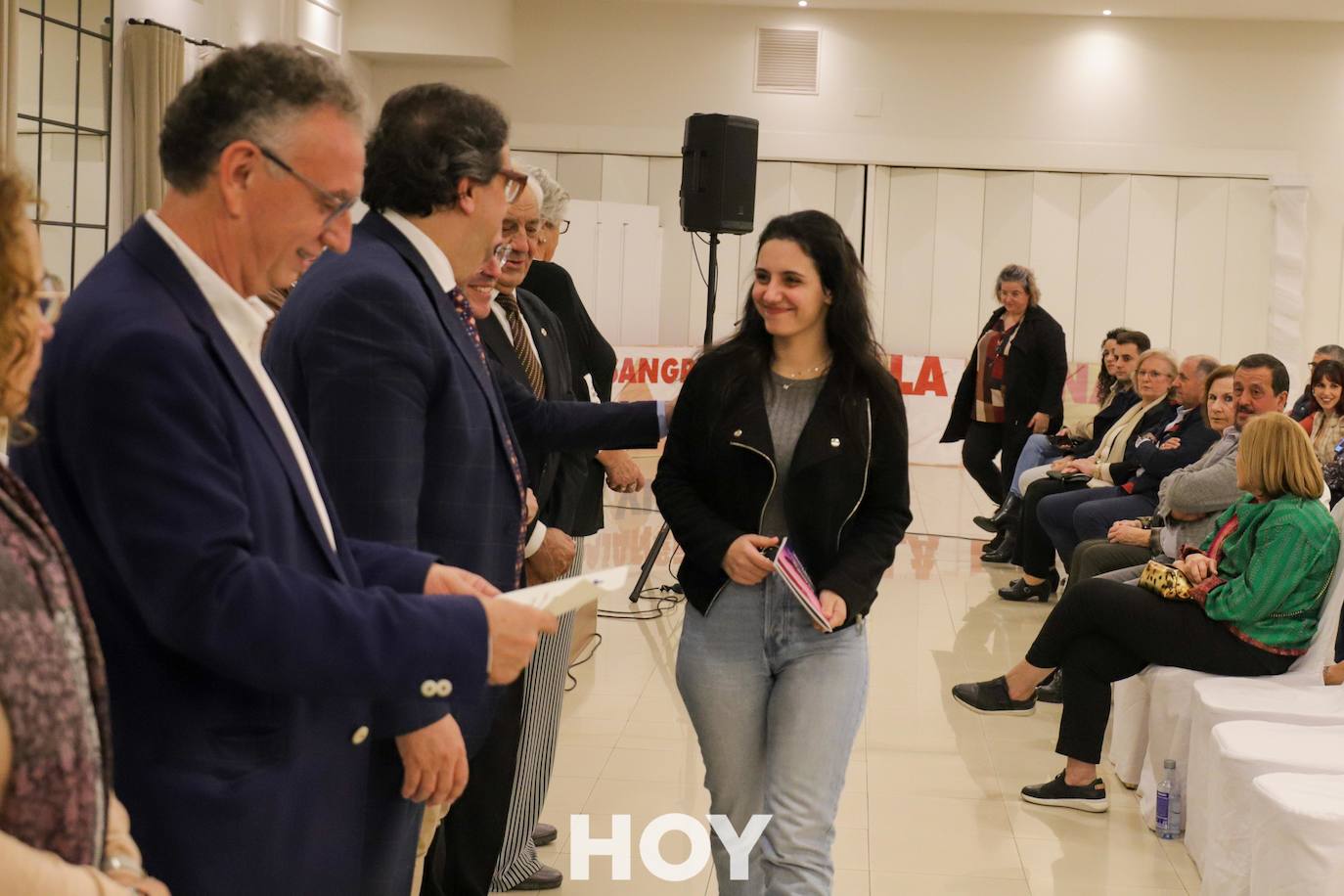 Los protagonistas fueron los donantes de sangre que recibieron distinciones por sus numerosas aportaciones.