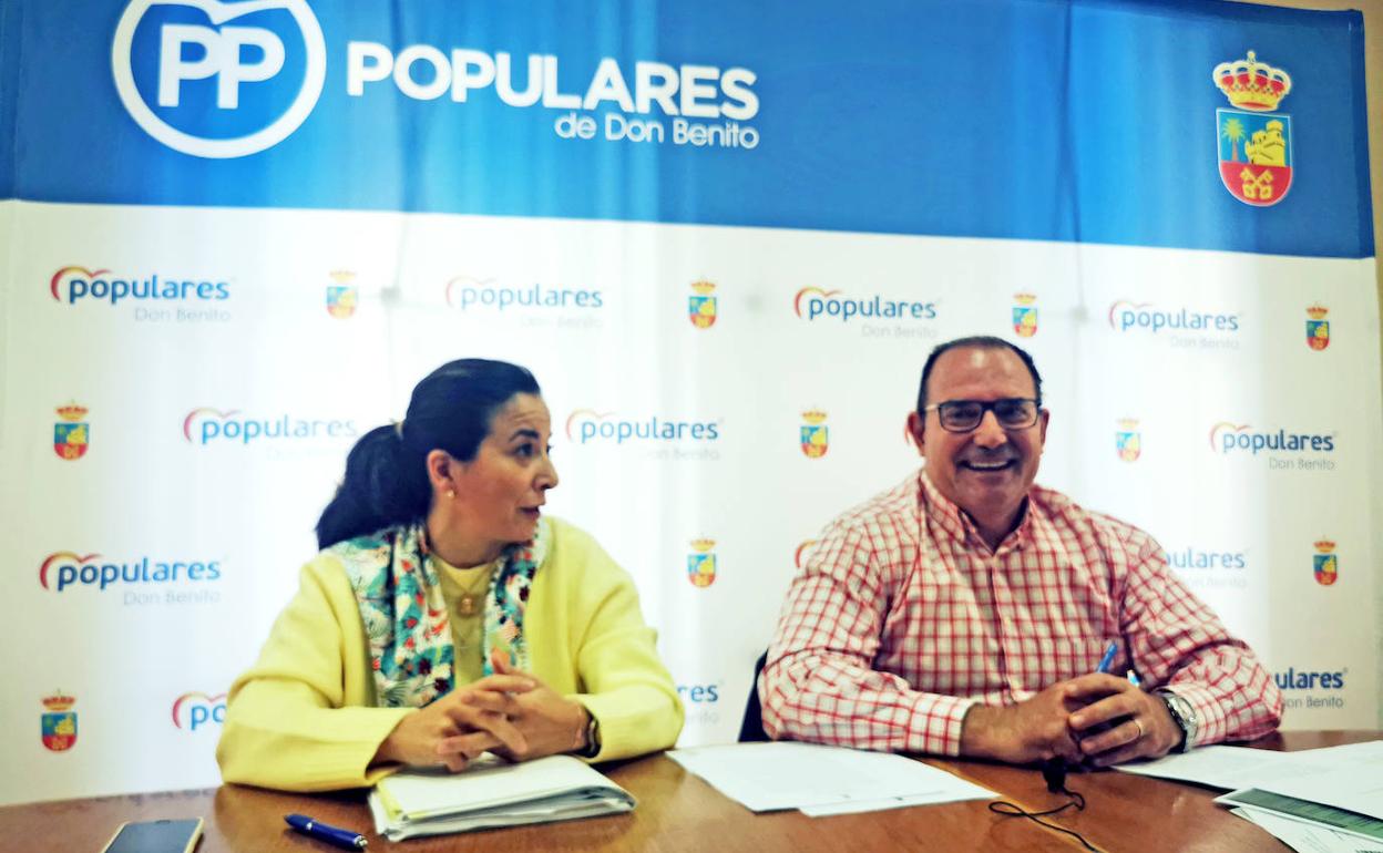 Elizabeth Medina y Ángel Luis Valadés durante la rueda de prensa. 