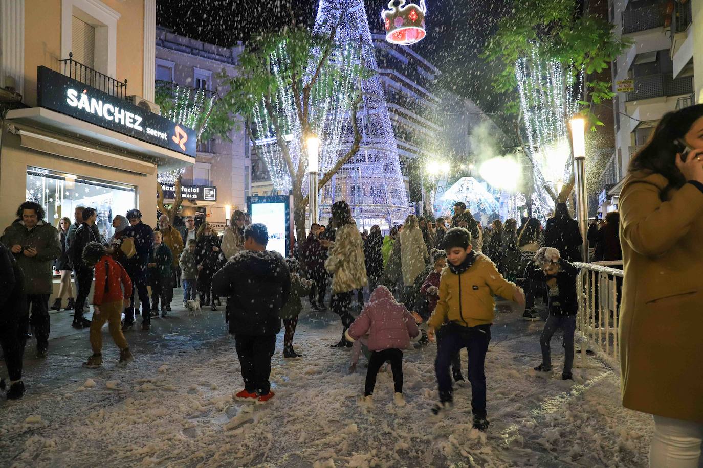 Carlos Sobera enciende la Navidad en Don Benito. 