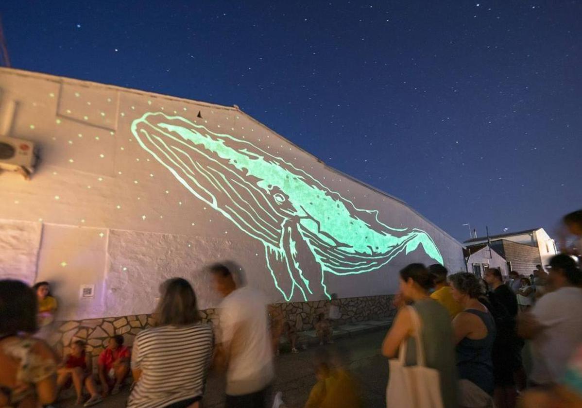 Varios murales iluminan calles y plazas los fines de semana en Vivares