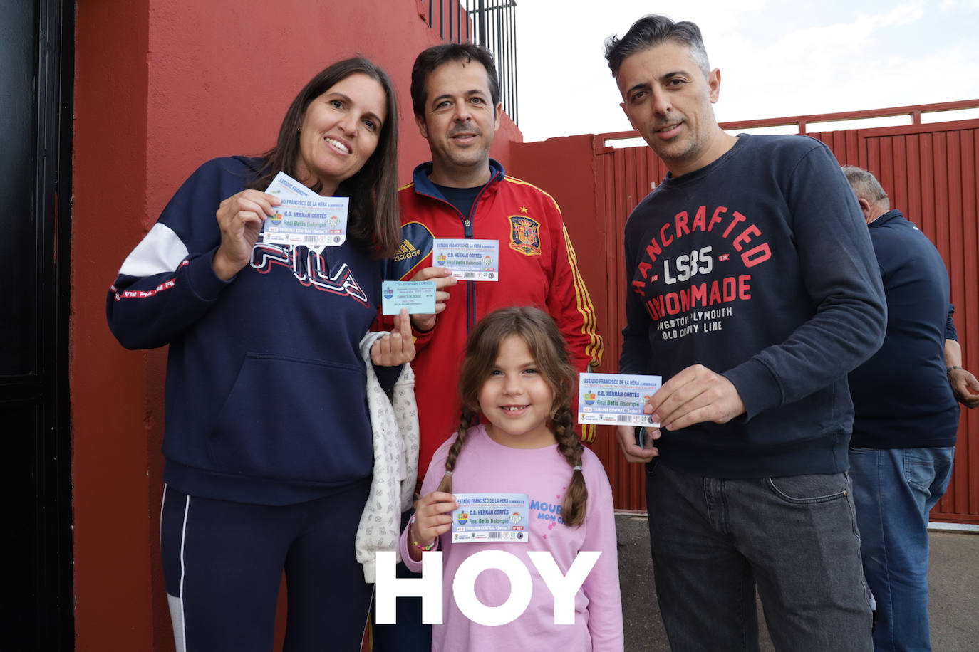 Gran expectación para las primeras entradas del Hernán Cortés - Betis