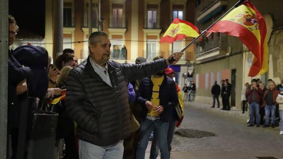 «Aunque esté solo, seguiré protestando por mis ideas»