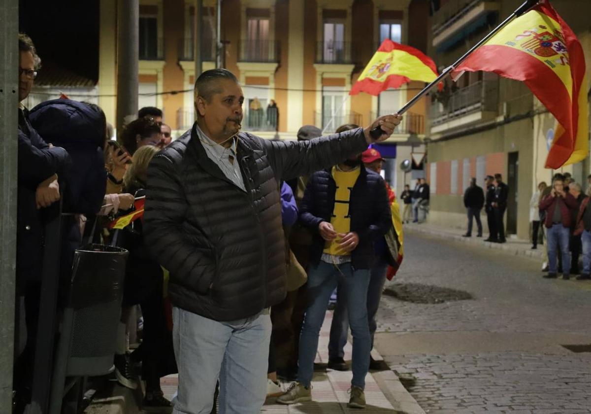 «Aunque esté solo, seguiré protestando por mis ideas»