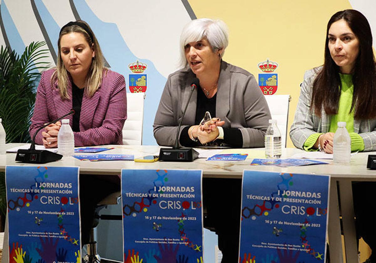 Profesionales del tercer sector explican los recursos del programa Crisol
