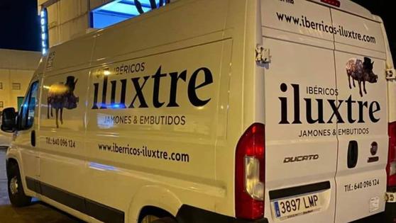 Roban 200 jamones y un furgón de una empresa cárnica de la localidad
