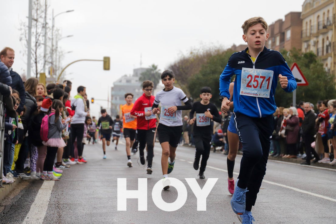 Los más pequeños disfrutan de la Sansilvestre Dombenitense
