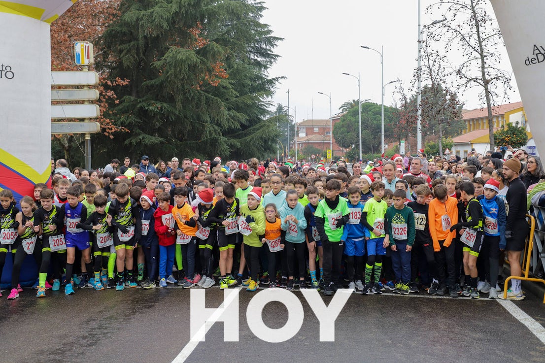 Los más pequeños disfrutan de la Sansilvestre Dombenitense