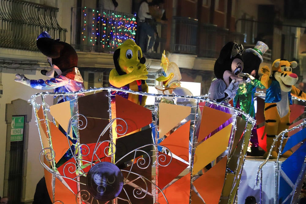 Un total de 21 carrozas formaron la cabalgata en Don Benito.