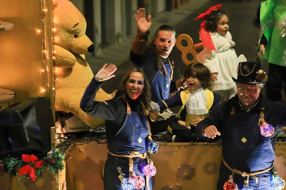  Un total de 21 carrozas formaron la cabalgata en Don Benito. 