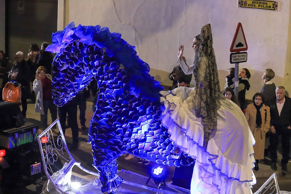Un total de 21 carrozas formaron la cabalgata en Don Benito.