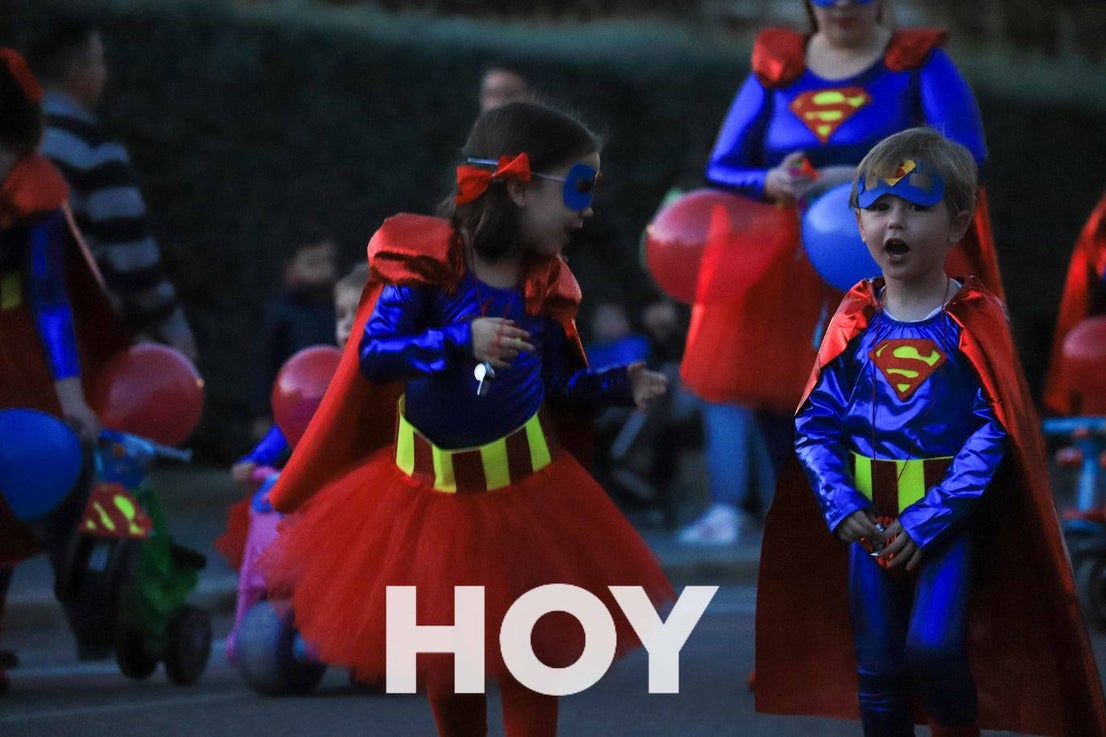 NIños y mayores participaron en un multitudinario desfile. 
