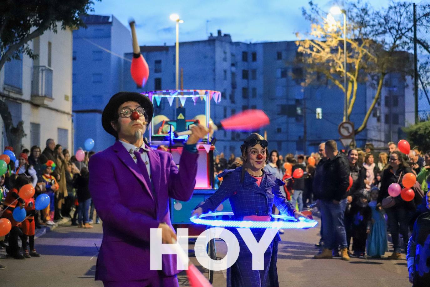 NIños y mayores participaron en un multitudinario desfile. 