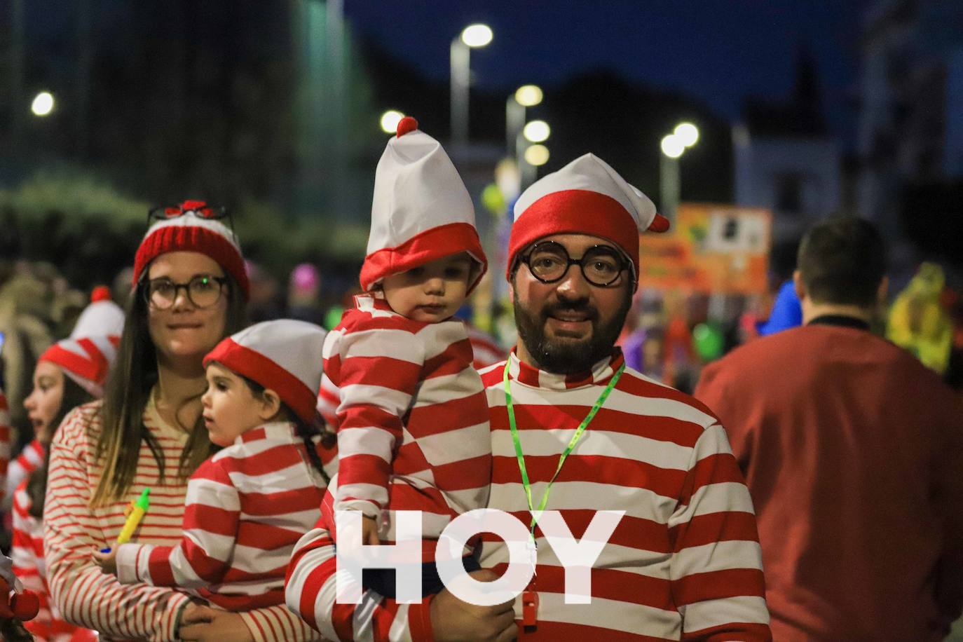 NIños y mayores participaron en un multitudinario desfile. 