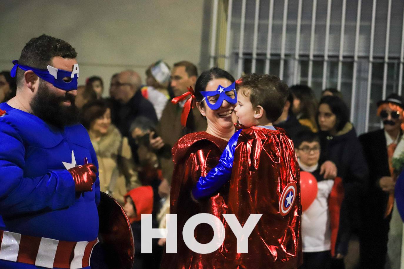 NIños y mayores participaron en un multitudinario desfile. 