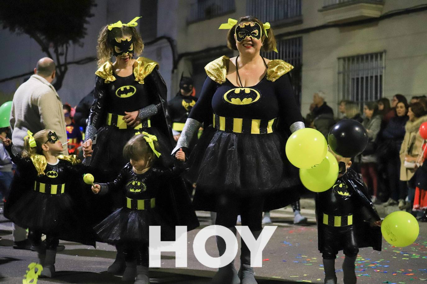 NIños y mayores participaron en un multitudinario desfile. 