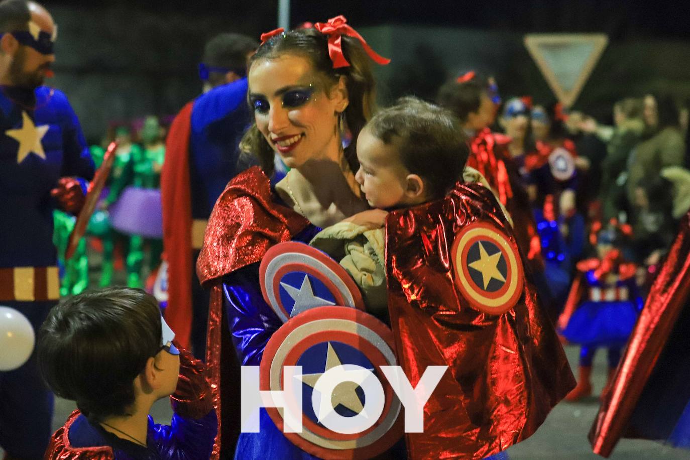 NIños y mayores participaron en un multitudinario desfile. 
